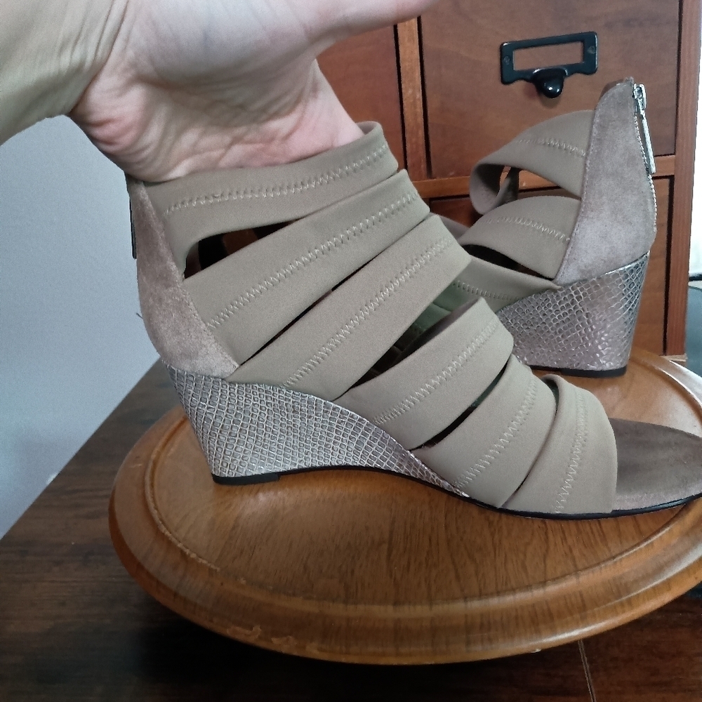 Donald J Pliner Jones Tan Wedge_7.5